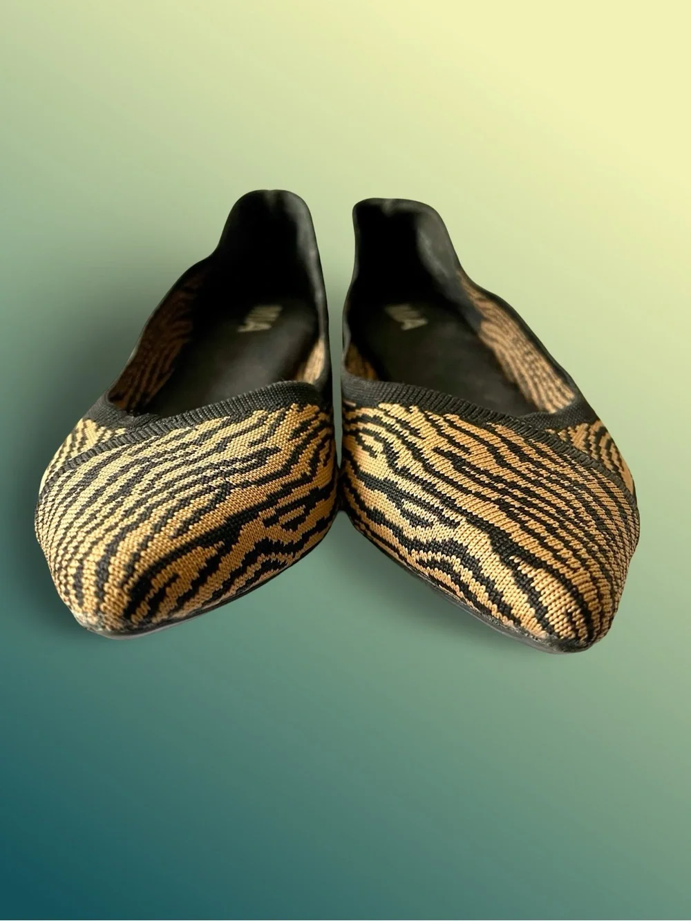 MIA Kerri Tiger Stripe Knit Pointed Toe Slip on Ballet Flats Tan Black Sz8